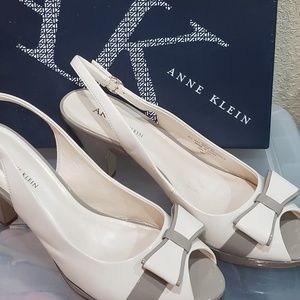 Anne Klein Akeloise cream heels size 10
